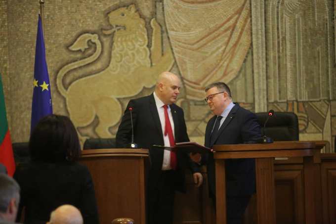 Ръководената все още от Сотир Цацаров антикорупционна комисия започва проверка